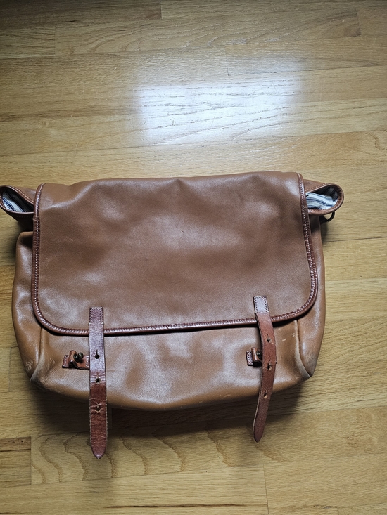 Madewell Handbags - Madewell Tan Leather Laptop Messenger Bag